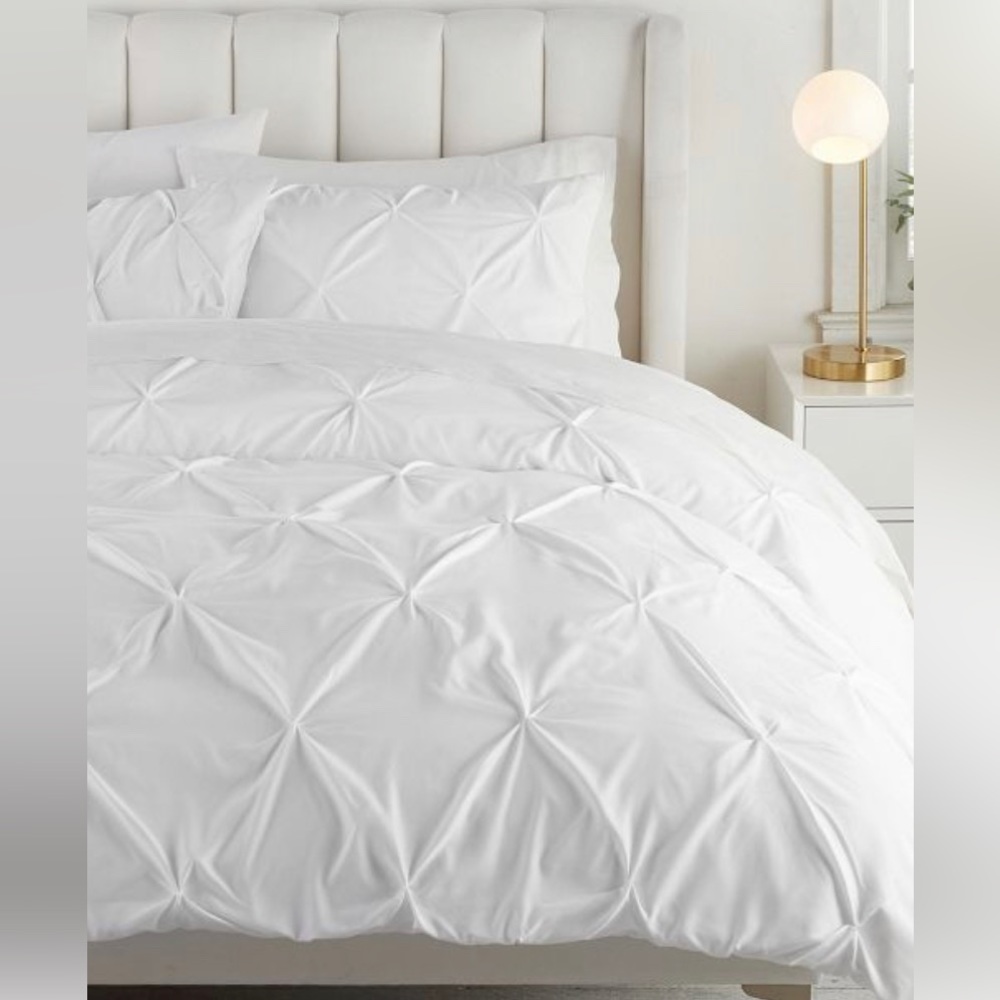 Never used White Comforter for Twin bed